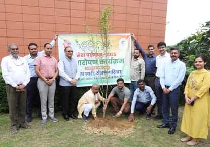 Lucknow News: सेवा पखवाड़ा के तहत कैंसर संस्थान में पौधरोपण cancer institute news