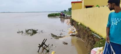Balrampur News: कटान से निजात नहीं, गांवों में मुश्किलें बढ़ीं There is no relief from erosion, difficulties increase in the villages