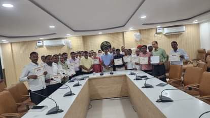 Mau News: शिक्षकों को किया सम्मानित Teachers honored