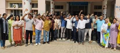 Sonipat News: प्राध्यापकों ने धरना देकर मांगी शिक्षकों की सुरक्षा Professors staged a sit-in protest demanding safety for teachers.