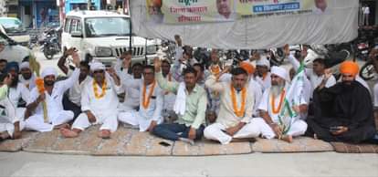 Karnal News: भूख हड़ताल पर बैठे किसान, बोले- जल्द शुरू हो धान खरीद Farmers sitting on hunger strike said- paddy procurement should start soon