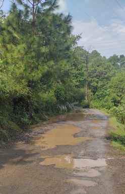 Sirmour News: डूंगाघाट-बागथन सड़क पर गड्ढे ही गड्ढे, लोग परेशान dungaghat_nagthan road condition not wel