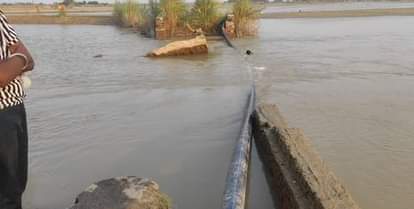 Agra News: चेतावनी बिंदु से 18 सेंटीमीटर ऊपर बह रही धारा The current is flowing 18 cm above the warning point.