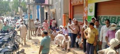 Mahendragarh-Narnaul News: किसानों के हंगामे पर पुलिस पहरे में बांटी डीएपी DAP distributed under police protection after farmers' protest