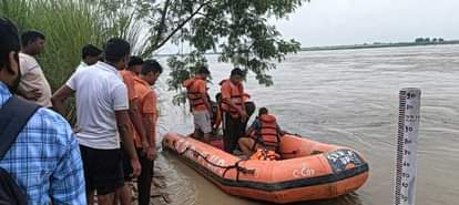 Basti News: तीसरे दिन भी नहीं मिला मनीष का सुराग, नदी में डूबने की आशंका Manish remains untraced even on the third day, feared drowned in the river