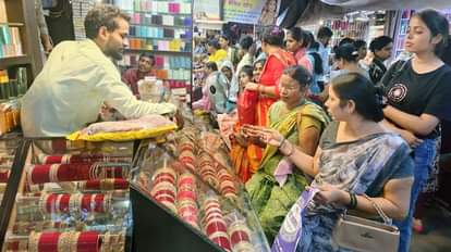 कैट का दावा: दिवाली तक रिकॉर्ड 4.75 लाख करोड़ की होगी त्योहारी बिक्री, GST संग इनकी तिकड़ी ने बढ़ाई रौनक CAIT Claims Record ₹4.75 Lakh Crore Festive Sales by Diwali; GST, Traders & Consumers Drive Market Boom