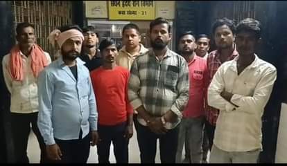 Mainpuri: पेट दर्द से पीड़ित मरीज को लगाया इंजेक्शन, बिगड़ गई तबीयत...मौत के बाद हो गया हंगामा Elderly man dies, wrong injection alleged