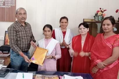 Pratapgarh News: एक दिन की बीईओ बनीं शिवानी Shivani became the BEO for a day