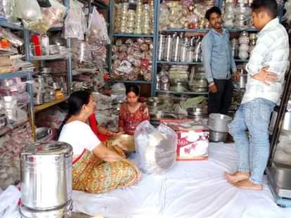 Hamirpur News: खनका बर्तनों का बाजार, कारोबार होगा दो करोड़ के पार Khanka utensils market, turnover will exceed two crores