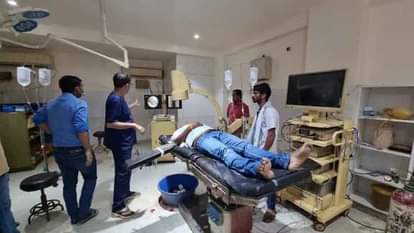 Bihar Crime: घर से आरा आ रहे फील्ड वर्कर को अपराधियों ने मारी गोली, जख्मी हालत में चल रहा इलाज Criminals shot a field worker returning from home to Ara