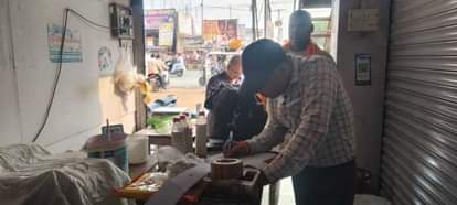 दिवाली मिलावट: दीपावली पर मिलावट रोकने चला अभियान, शिवपुरी के 10 खाद्य प्रतिष्ठानों से लिए गए सैंपल shivpuri-Campaign launched to prevent adulteration on Diwali, samples collected from 10 food establishments