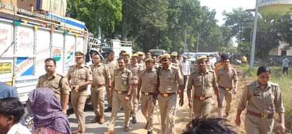 Ghaziabad News: खेत में मिले 10 पशुओं के अवशेष, ग्रामीणों ने किया हंगामा Remains of 10 animals found in a field, villagers create ruckus