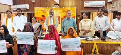Sonebhadra News: 2.51 लाख महिलाओं के खाते में पहुंचेगी उज्ज्वला की सब्सिडी Ujjwala subsidy will reach the accounts of 2.51 lakh women.