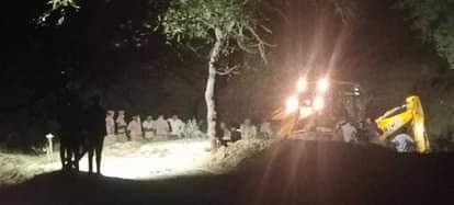 Ajmer News: दोस्तों ने प्रॉपर्टी कारोबारी को मौत के घाट उतारा, 6 फीट गहरे गड्ढे में दफनाया शव, पांच गिरफ्तार Ajmer News: Friends Kill Property Dealer, Bury Him in 6-Foot Deep Pit; Police Arrest Five Suspects