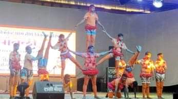 Chitrakoot News: बुंदेली कलाकारों ने लोकगीत प्रस्तुत कर मंत्रमुग्ध किया Bundeli artists mesmerized by presenting folk songs
