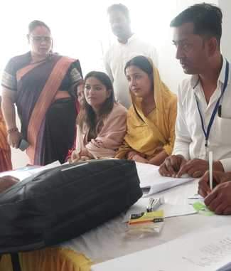Bihar Election: भोजपुरी स्टार पवन सिंह की पत्नी ज्योति सिंह ने भरा पर्चा, काराकाट से निर्दलीय लड़ेंगी चुनाव Bihar Election: bhojpuri star pawan singh wife files nomination will contest election as independent