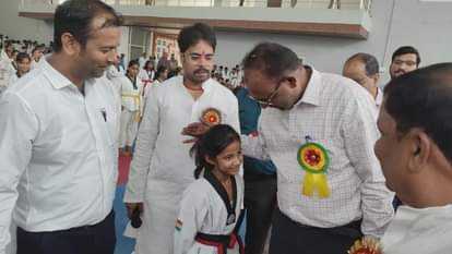 Maharajganj News: ताइक्वांडो बेटियों के आत्मरक्षा का सटीक खेल Taekwondo is a perfect sport for girls' self-defense.