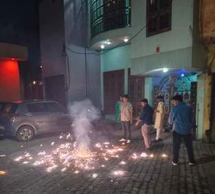 Sambhal News: दिवाली पर आतिशबाजी से जगमग हुआ आसमान Diwali fireworks lit up the sky