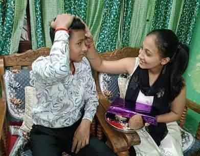 Dehradun News: बहनों ने तिलक कर की भाई की लंबी आयु की कामना Sisters applied Tilak and wished for long life