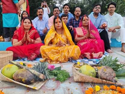 Chhath Puja Vrat Katha: सूर्यदेव की आराधना से कैसे मिला द्रौपदी को राज्यलक्ष्मी का वरदान,पढ़ें यह व्रत कथा Chhath Puja Vrat Katha Story Significance and Rituals Explained in Hindi