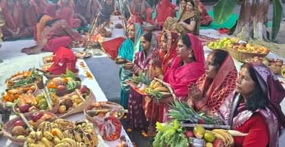 Bijnor News: उगते सूर्य को अर्घ्य देकर की सुख-समृद्धि की कामना Wishing for happiness and prosperity by offering prayers to the rising sun