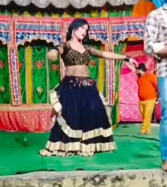 Etah News: रामलीला मंच पर आपत्तिजनक डांस का वीडियो वायरल Video of objectionable dance on Ramlila stage goes viral