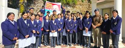 Rishikesh News: छात्र-छात्राओं ने जानी पुलिस की कार्यप्रणाली Students learnt about the working of the police.