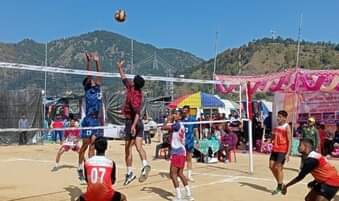 Chamoli News: गोपेश्वर, देहरादून और टिहरी की टीमें सेमीफाइनल में पहुंचीं Teams from Gopeshwar, Dehradun and Tehri reached the semi-finals.