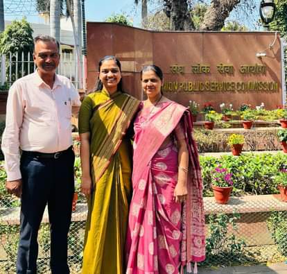 Noida News: भिवानी के ऑटोमोबाइल कारोबारी की बेटी स्वाति बनीं आईएएस, चौथे प्रयास में किया सपना पूरा Swati, daughter of an automobile businessman from Bhiwani, became an IAS officer, fulfilling her dream in her fourth attempt.