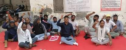 संविदा सफाई कर्मियों को नहीं मिल रहा पूरा वेतन : टांक Contract sanitation workers are not getting full salary: Tank