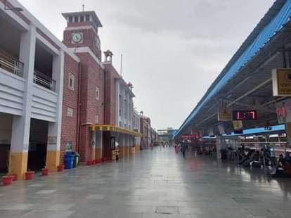 Rajasthan News: जोधपुर सहित पांच रेलवे स्टेशनों पर बनेंगे पैसेंजर होल्डिंग एरिया, भीड़ नियंत्रण में मिलेगी मदद Rajasthan News: Passenger holding areas will be built at five railway stations including Jodhpur.