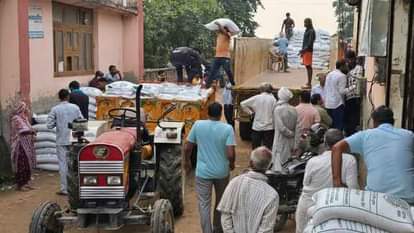 Jhajjar-Bahadurgarh News: गेहूं बीज के 1200 बैग किसानों को किए वितरित 1200 bags of wheat seeds distributed to farmers