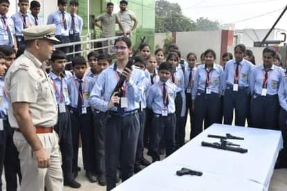 Charkhi Dadri News: स्मृति दिवस पर पुलिस ने लगाई हथियारों की प्रदर्शनी police exhibition on smriti diwas