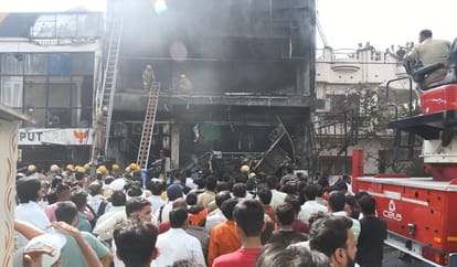 लखनऊ: AC का कंप्रेसर फटने से लगी आग ने 15 बच्चों को लीला, ऊपर से कूदने वालों के पेट में घुसी ग्रिल; जानिए वजह Lucknow: Fire caused by AC compressor bursting claimed the lives of 15 children