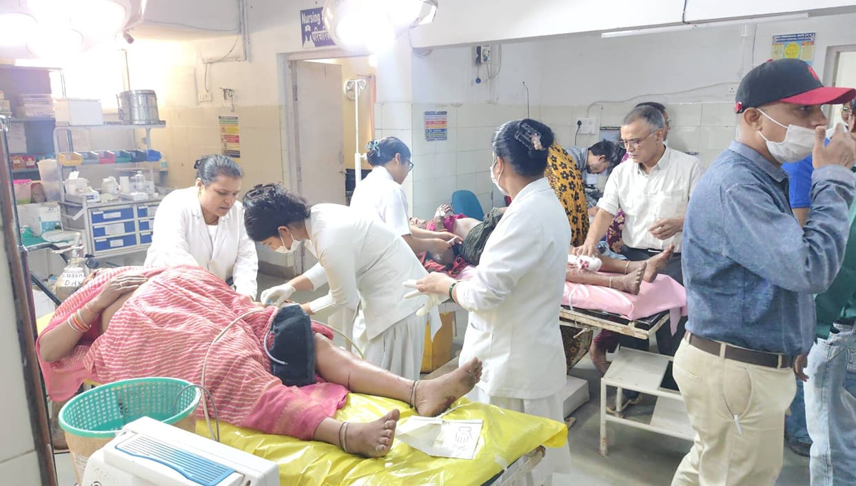 Katni: Speeding Bus Overturns, Schoolgirl Killed and 40 Passengers Injured in Major Accident