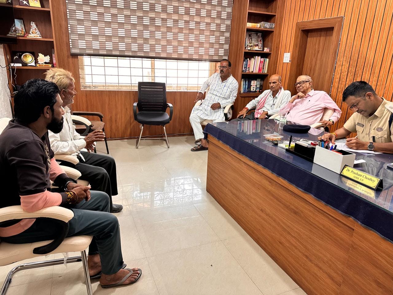 सीहोर में सीनियर सिटीजन पुलिस पंचायत में सामने आए दर्दभरे मामले