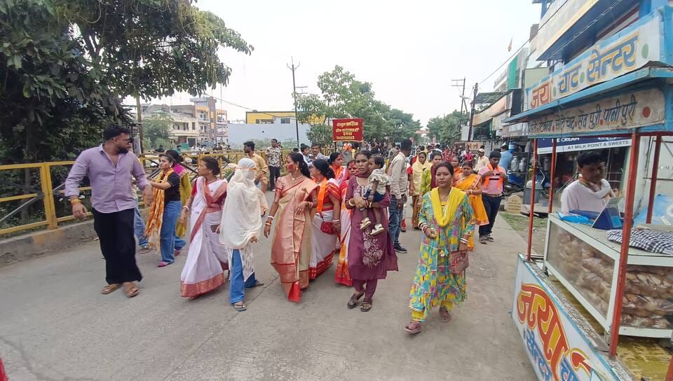 देवास में बंगाली समाज द्वारा किया गया दुर्गा प्रतिमा विसर्जन
