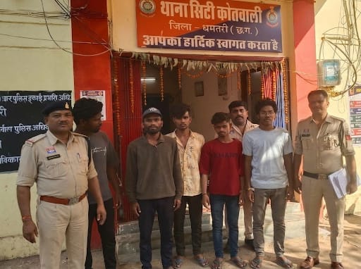 घर में हुड़दंग करने वाले 5 आरोपी गिरफ्तार