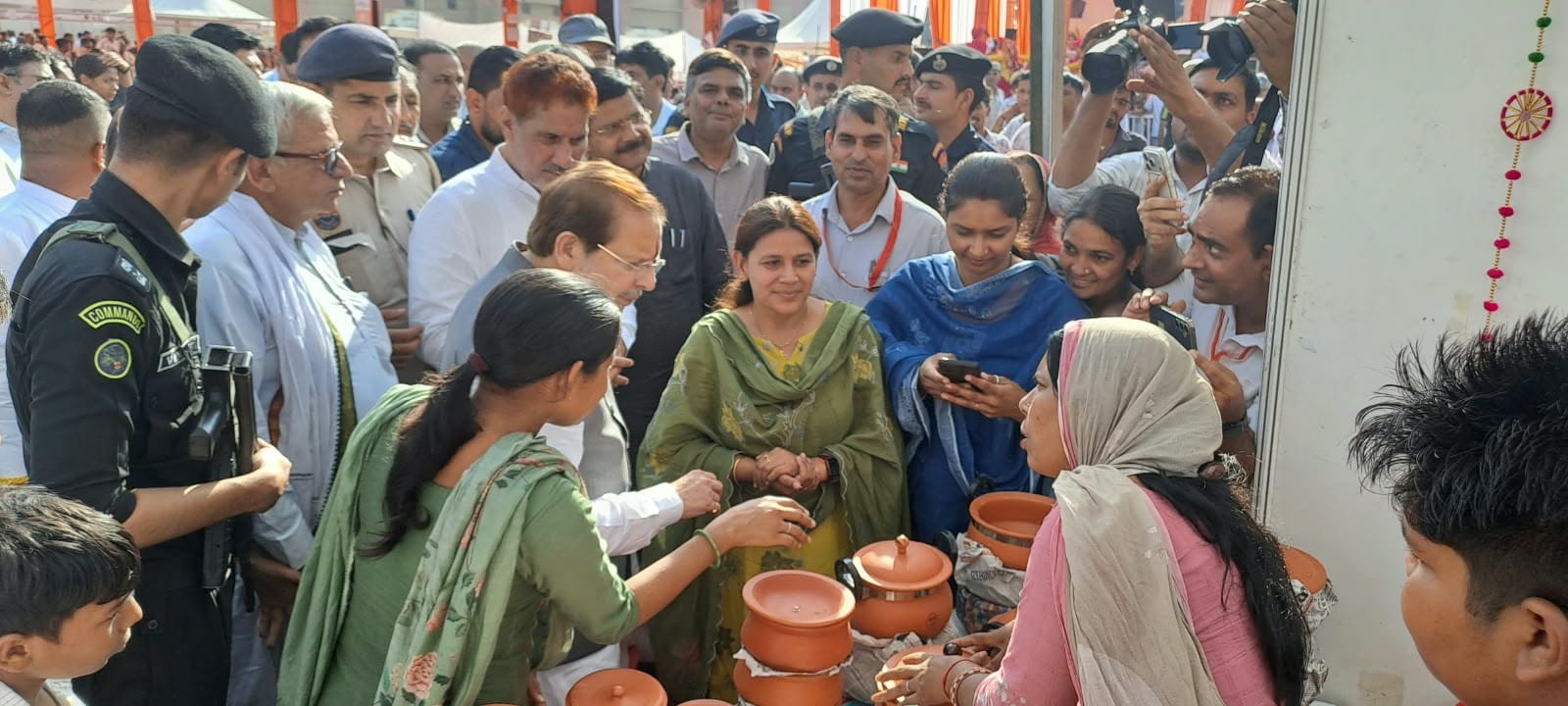 राखीगढ़ी महोत्सव में कार्यक्रम में शामिल पर्यटन मंत्री डॉ अरविंद शर्मा व सुभाष बराला। स्रोत : स