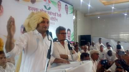 हल्ला बोल महंगाई रैली कार्यकर्ता मीटिंग में बोलते सांसद दीपेंद्र हुड्डा। हल्ला बोल महंगाई रैली कार्यकर्ता मीटिंग में बोलते सांसद दीपेंद्र हुड्डा।