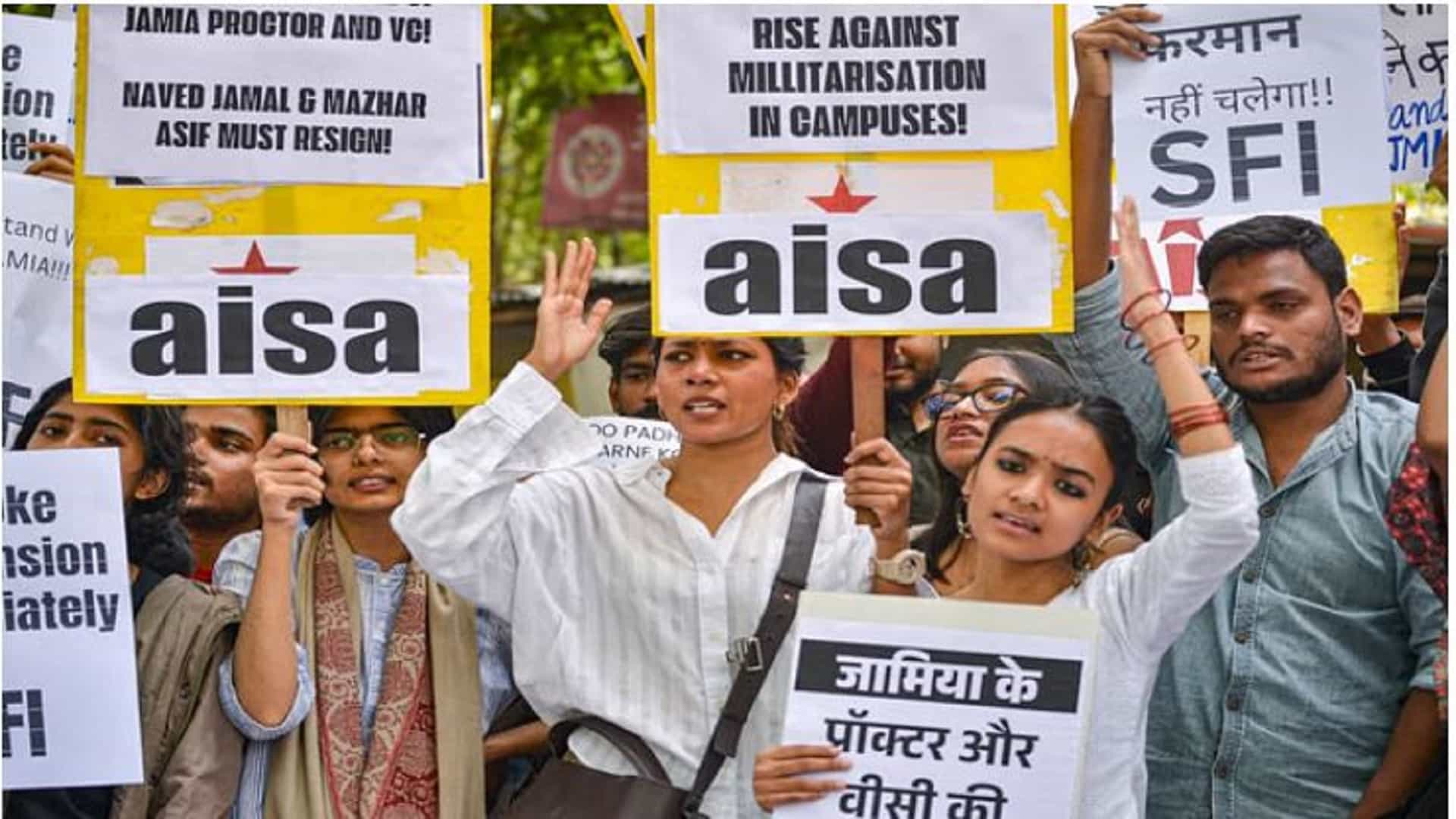 New Delhi: Jamia students protest at Jantar Mantar over suspension of 17