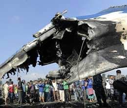 नेपाल में विमान दुर्घटना, 19 की मौत 19 people killed as private aircraft crashes in nepal