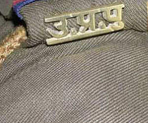 गिरोह बनाकर लूटते थे पुलिसवाले, केस दर्ज agra police