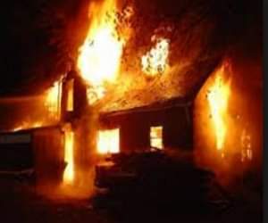 कपड़ा रंगाई फैक्ट्री में लगी भीषण आग Textile dyeing factory fire raging in