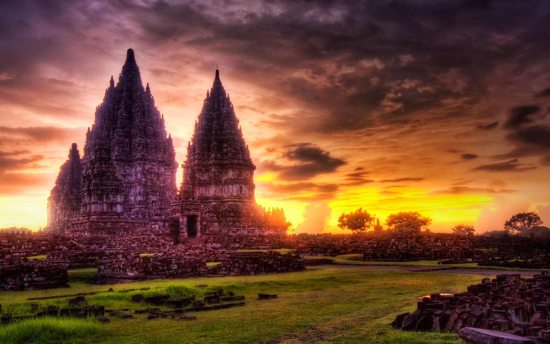 Must see 5 Beautiful Temples Of Indonesia 