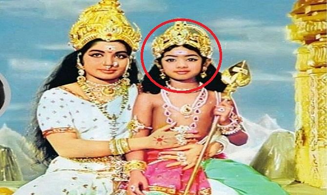 Find out who is this star actress sitting on the lap of J Jayalalitha 