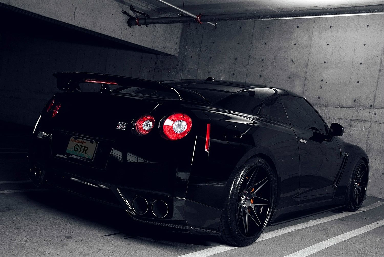 john abraham has his very own Nissan GTR black and its exclusive only one in india