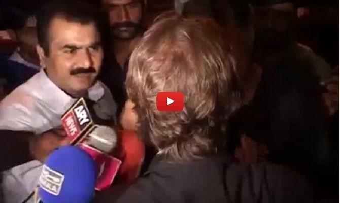 Hilarious video of Pakistani journalists 