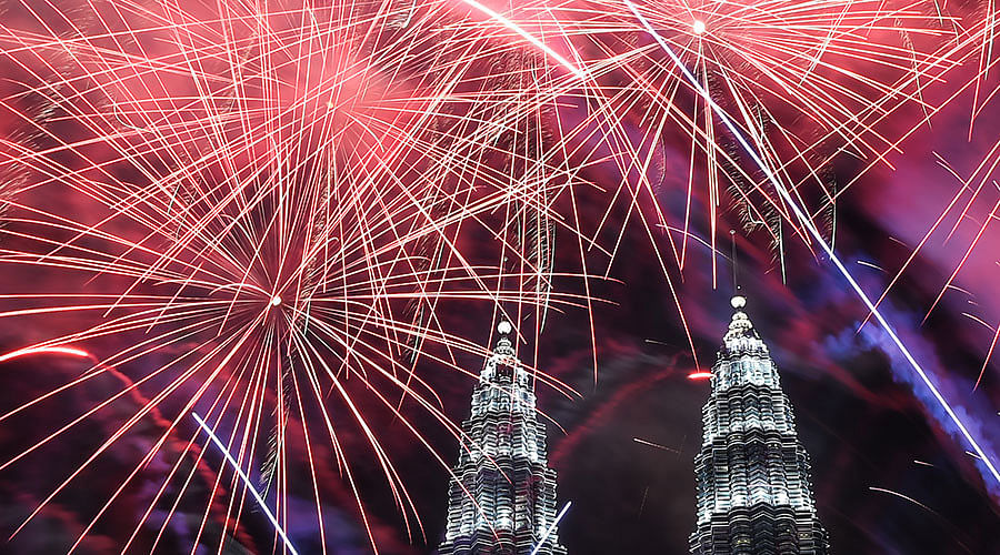 World Welcomes 2017 With Spectacular Amazing Fireworks