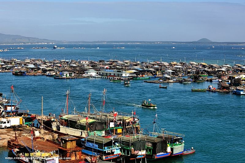 Amazing China's floating fishing cities